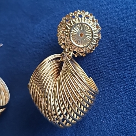 Y2K Cute Wire Art Small Gold Dangle Earrings - Picture 2 of 4